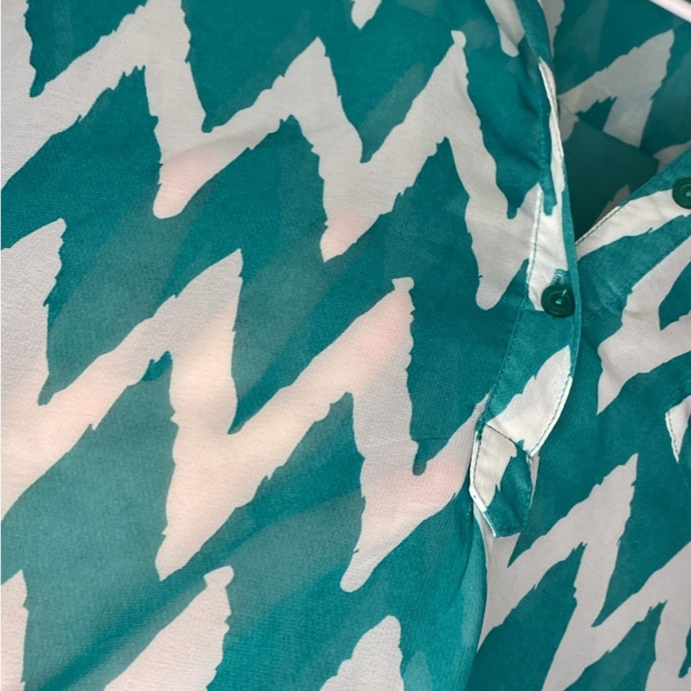 Chevron Pattern Sheer Blouse - Picture 3 of 3